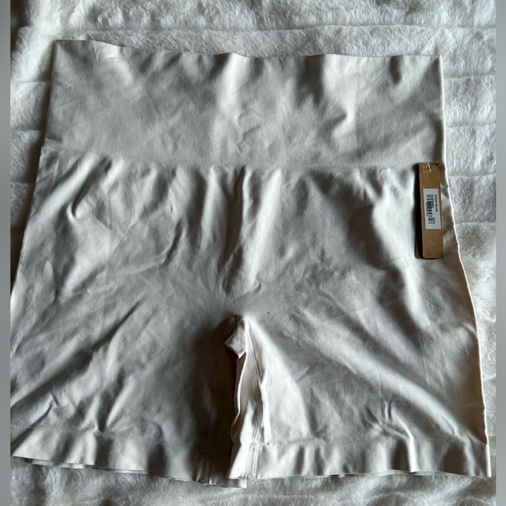 SKIMS Soft Smoothing Short